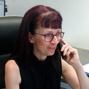 Nathalie Peter ist die gute Seele im Büro von Trippler Elektrotechnik in Leverkusen Opladen.